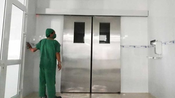 Cách đóng mở cửa tự động tại bệnh viện