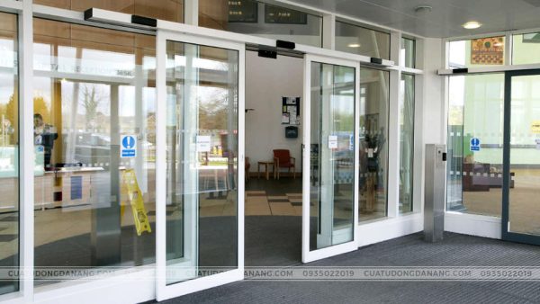 Cửa kính tự động TAU - Tline- Italia