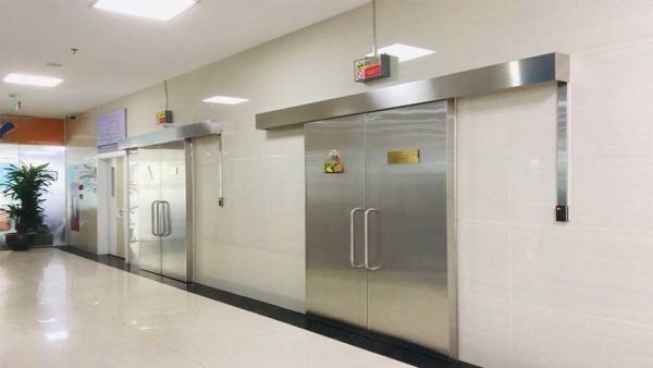 Cửa tự động đóng mở tại bệnh viện