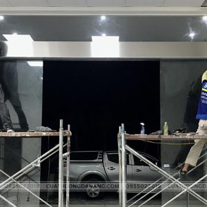Lắp đặt cửa kính lùa văn phòng