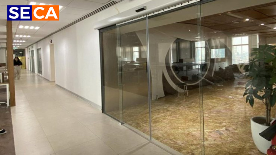 Các loại cửa tự động bằng kính được sử dụng nhiều, tạo nên vẻ đẹp sang trọng
