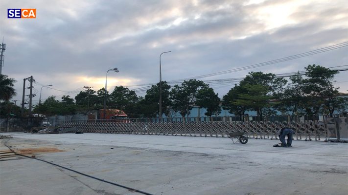 Dự án thi công cổng xếp tự động tại nhà máy SEAREE Đà Nẵng