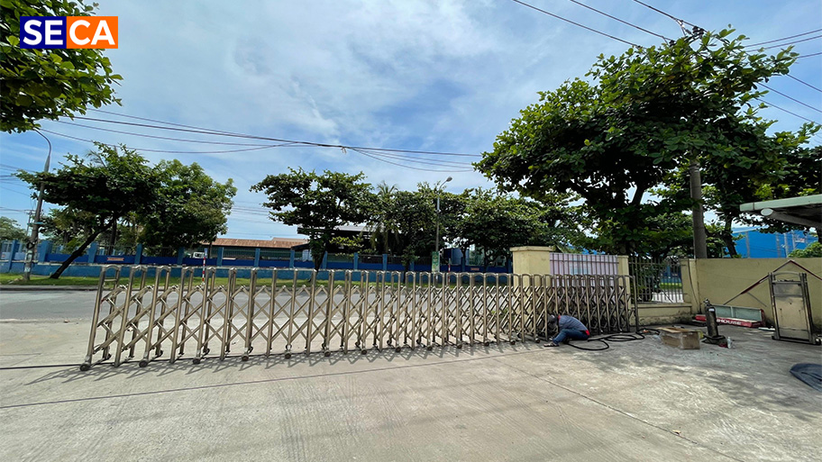Dự án thi công lắp đặt cổng xếp inox tại Sunhouse Đà Nẵng