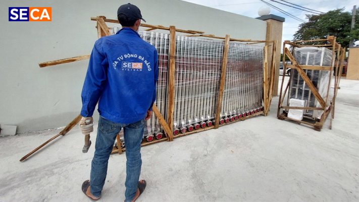 Dự án thi công lắp đặt cổng xếp inox tại Trung tâm đăng kiểm xe cơ giới Hòa Cầm