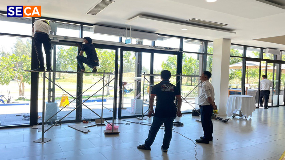 Hệ thống thiết bị được lắp đặt chi tiết và tỉ mỉ, đảm bảo an toàn cho người dùng